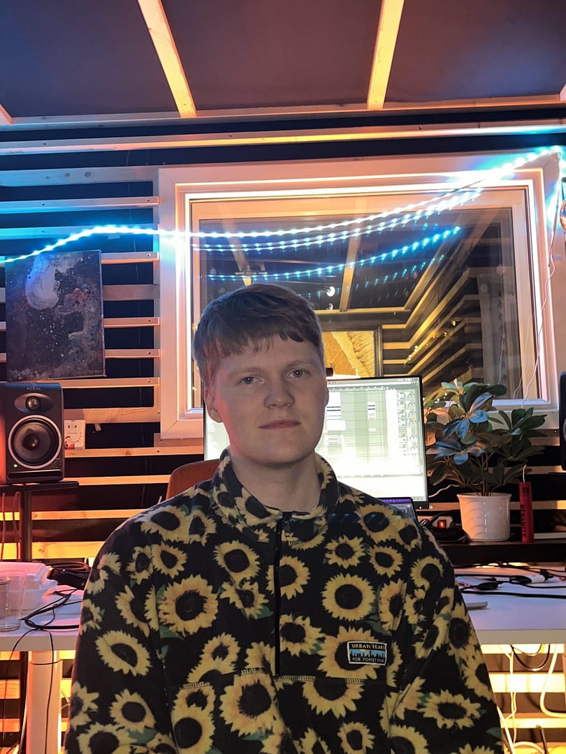 Portrait of Aksel Krystad, a Mixing & Mastering engineer at RippleMix Audio.